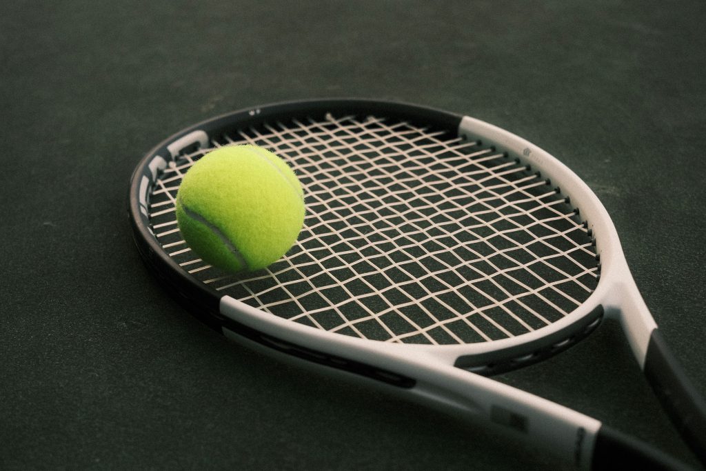 choisir le cordage de tennis selon son style de jeu