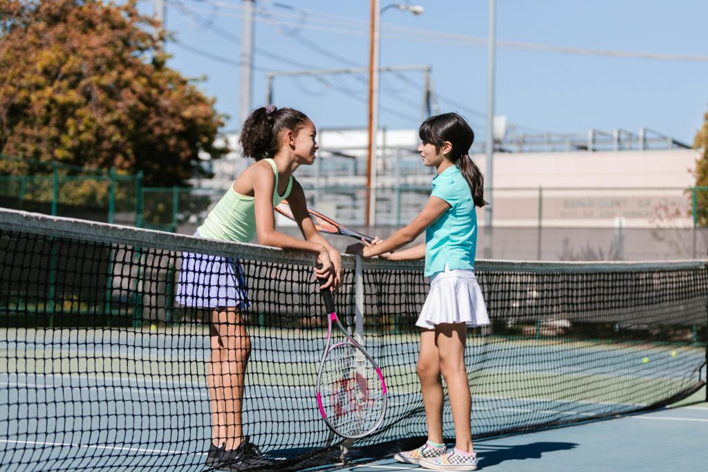 raquette de tennis adaptée pour un adolescent