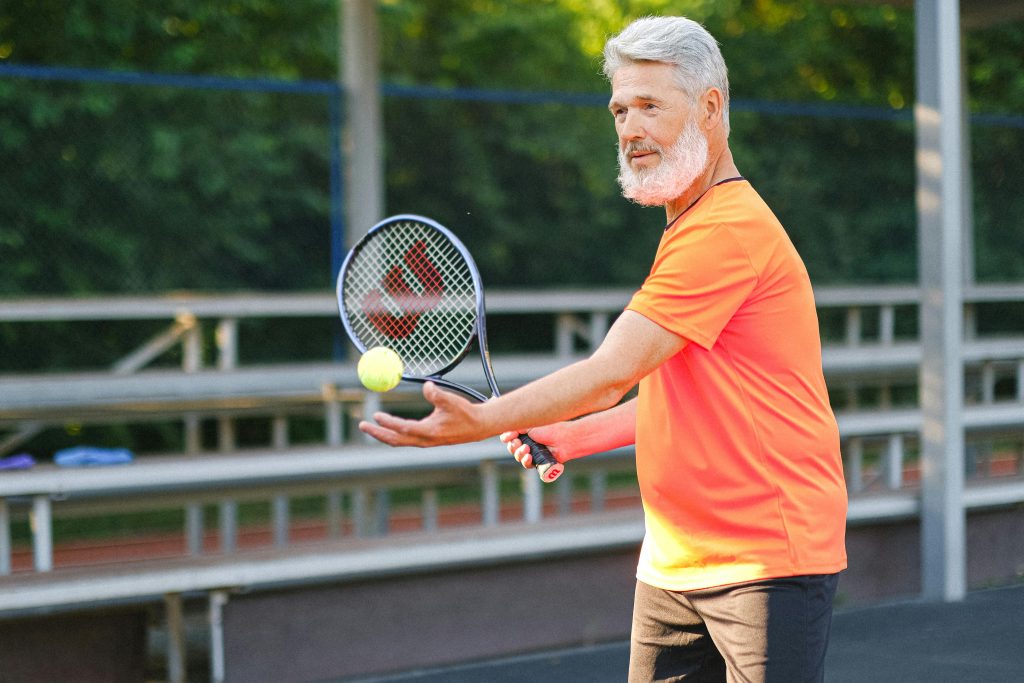 raquette de tennis adaptée pour les seniors
